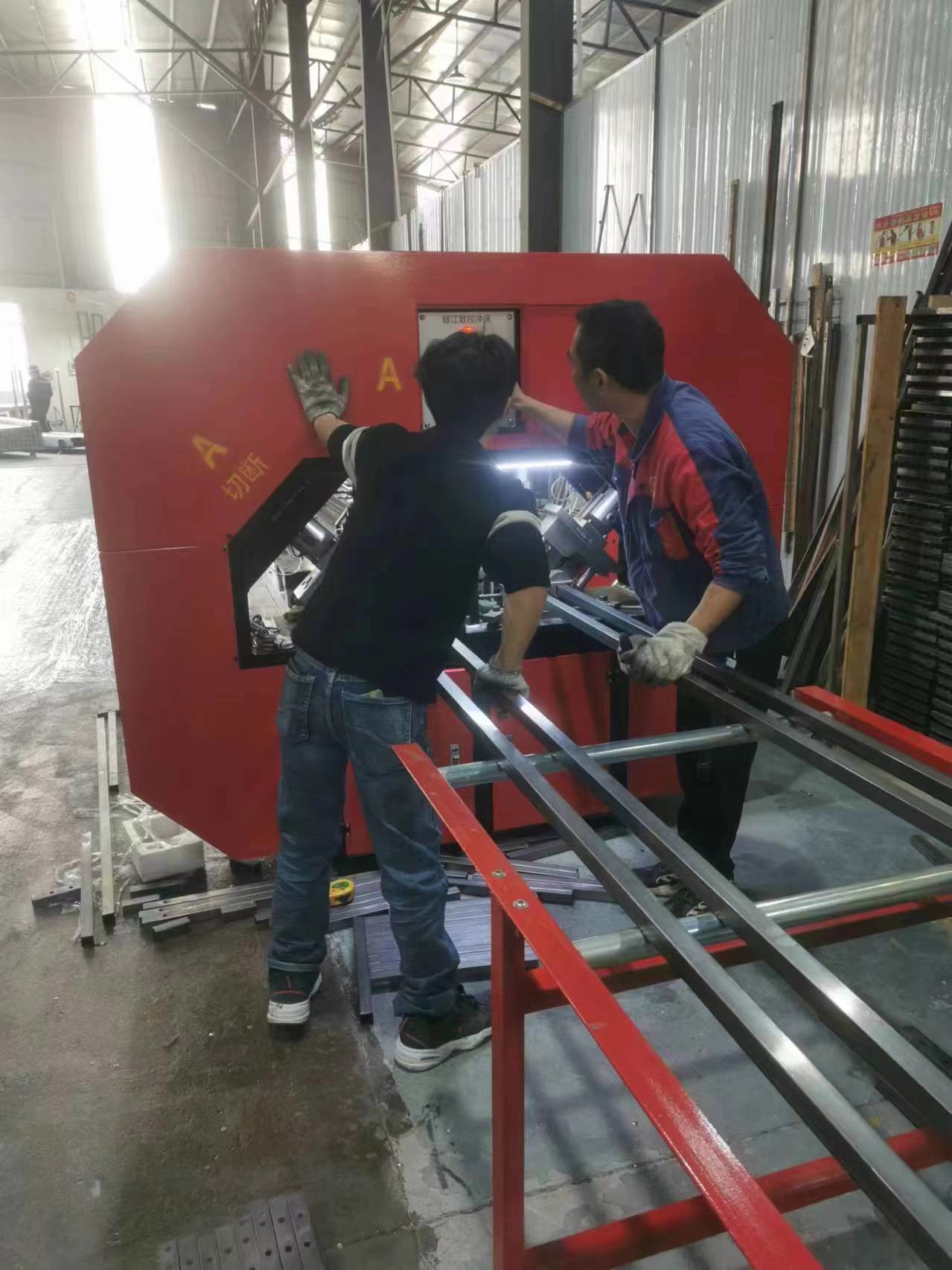 6 Meter Automatic Professional Equipment For Precision Punching And Shear Of Steel And Wood Furniture