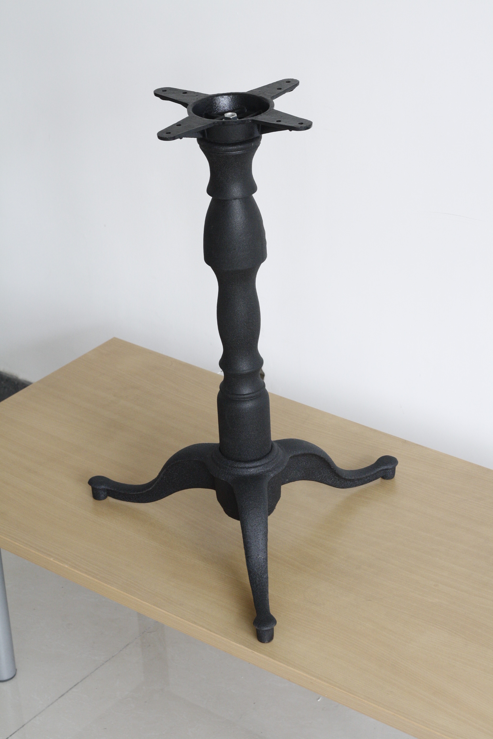 Fancy Restaurant Table Bases Metal Furniture Accessories Powder Coat Finish