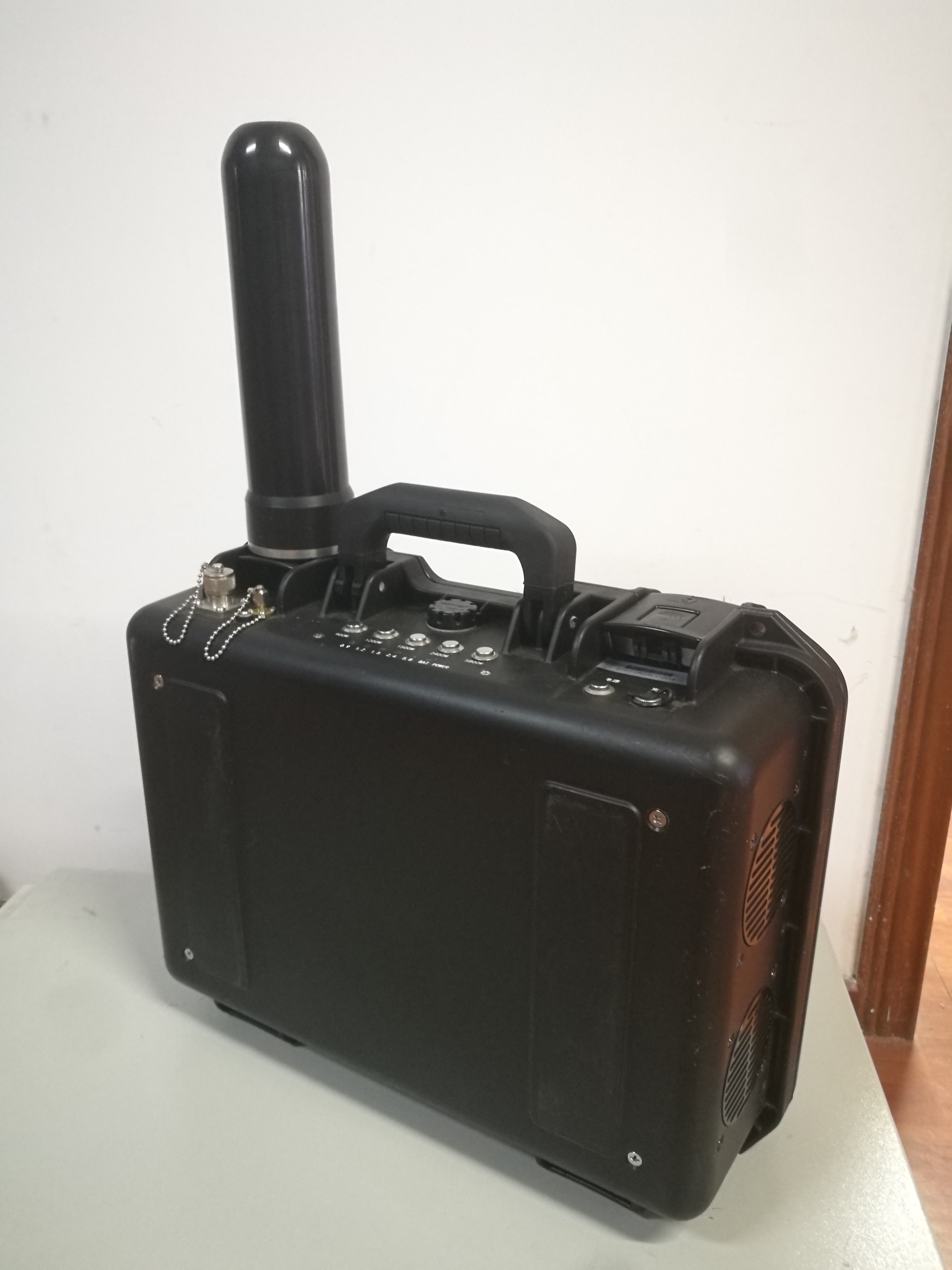 Hand carried type communication jammers 2g 3g 4g video Audio wifi wimax small size light weight for 15 to 60M