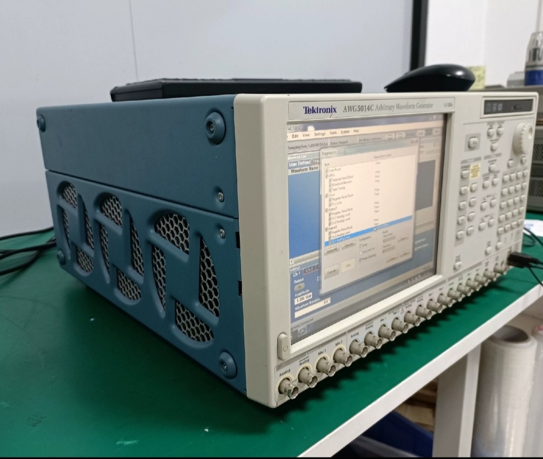 Tektronix AWG5014C Arbitrary Waveform Generator 1.2 Gsample Per Second 14 Bit Resolution 4 Channel