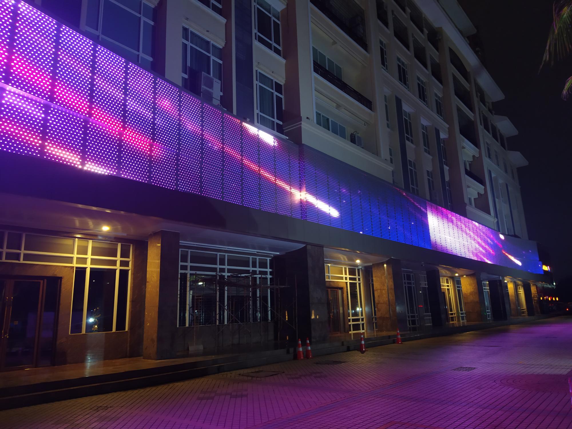 Outdoor LED Mesh Display For Building Facade Grey Flexible Stage Curtain IP67
