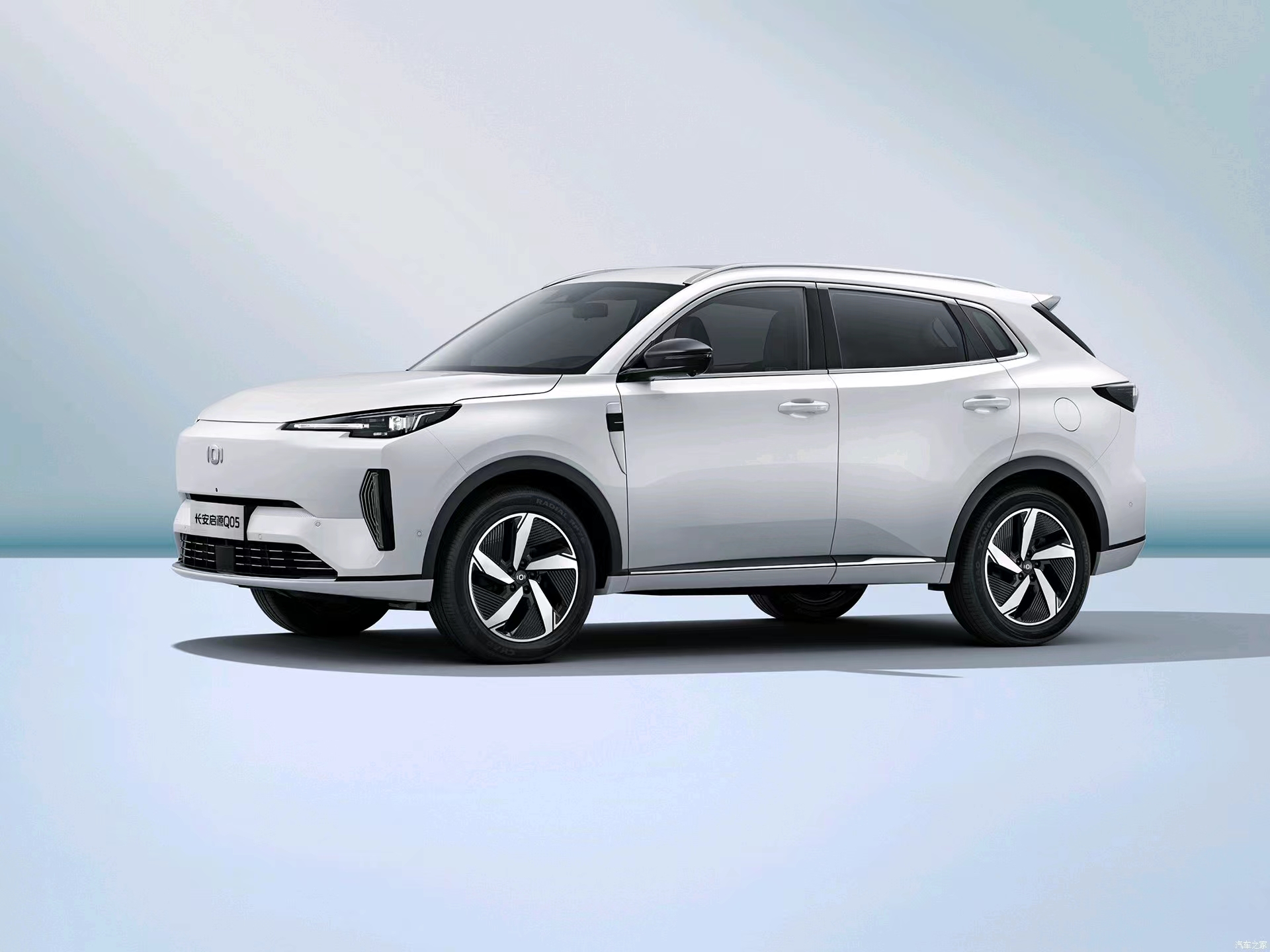 Plug-in Hybrid Electric Car Changan Qiyuan Q05 60 Pro 1.5L Fast Charging Compact Energy Vehicle Length * width * height