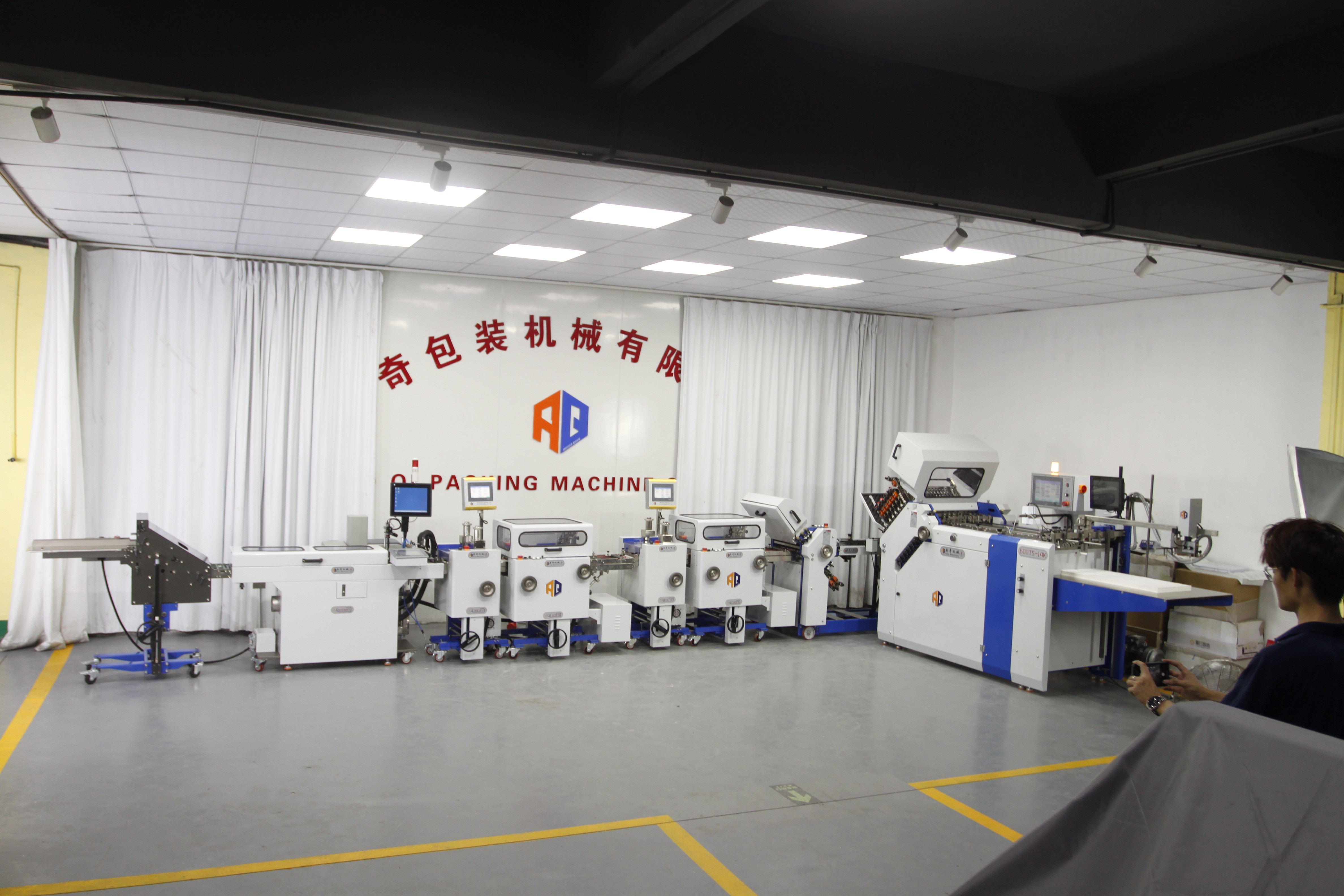 480/600mm Pharmaceutical Belt Driving Leaflet Folding Machine With Hot Melt Gluing