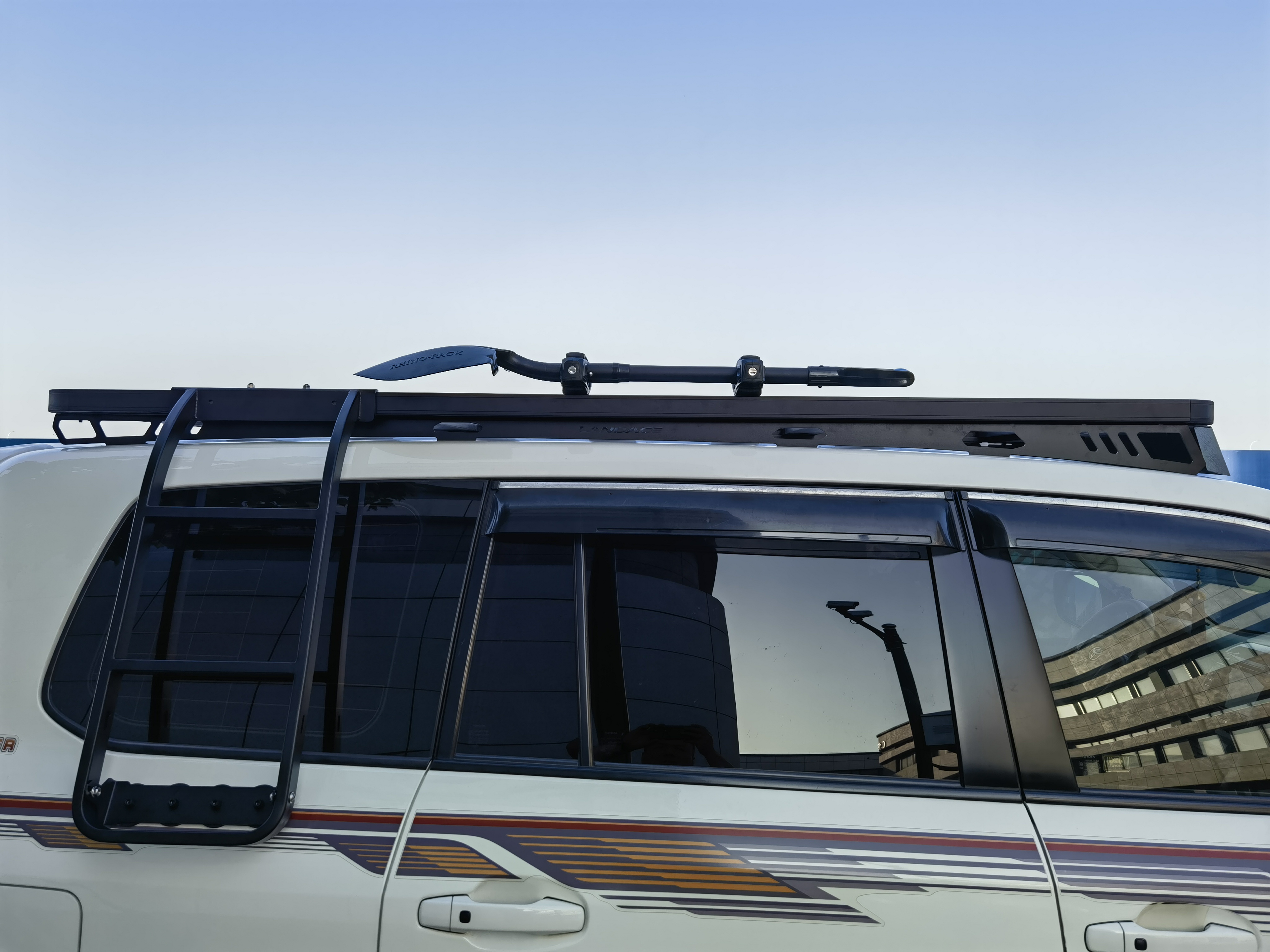 Roof Placement on Vehicle Aluminum Alloy Car Roof Racks For LC200 with T/T Payment