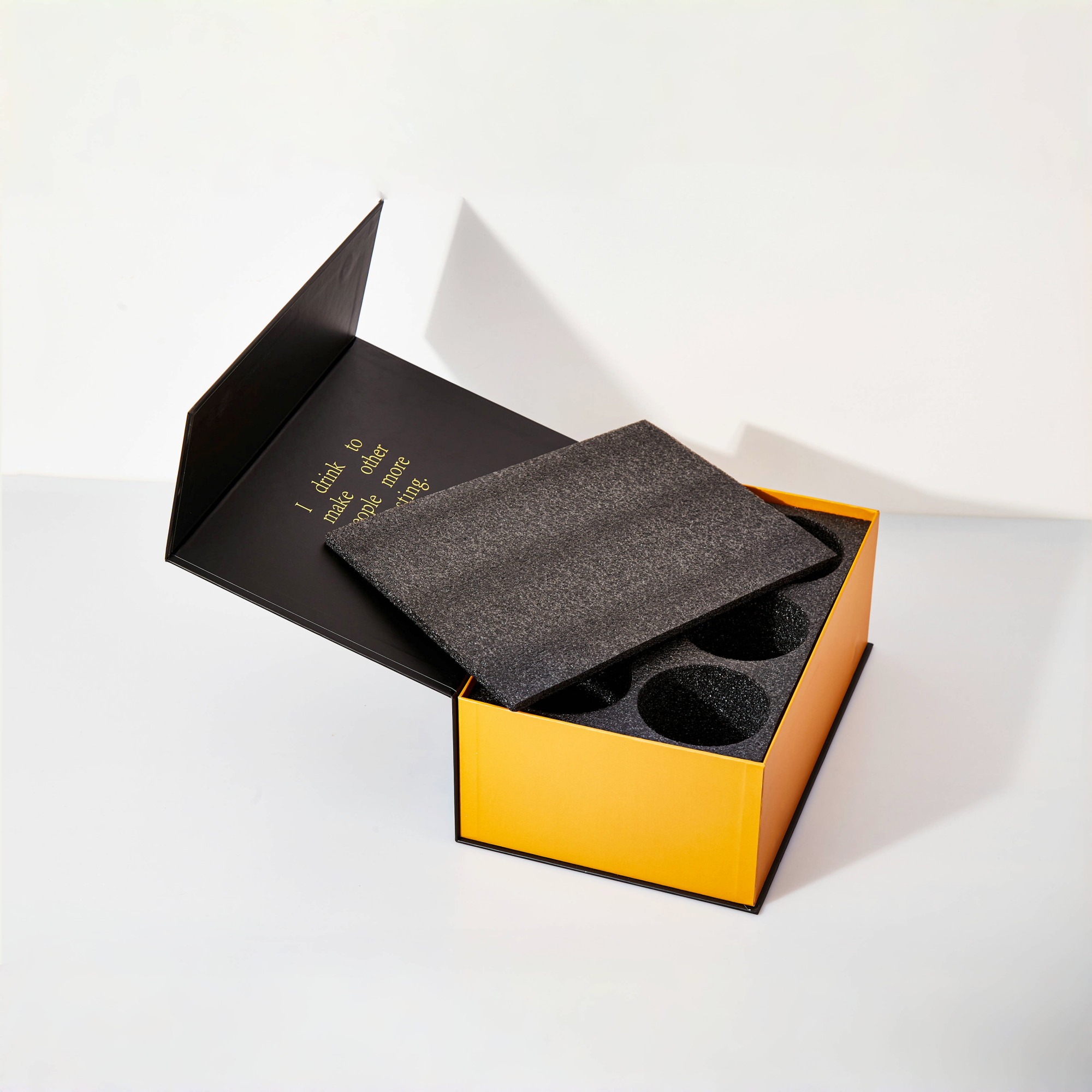Luxury Magnetic Packaging Box with Gold Stamping Logo and Spot UV Finish