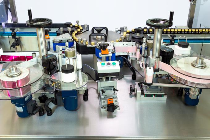 750pcs/min Three Point Positioning Round Bottle Labeling Machine 0