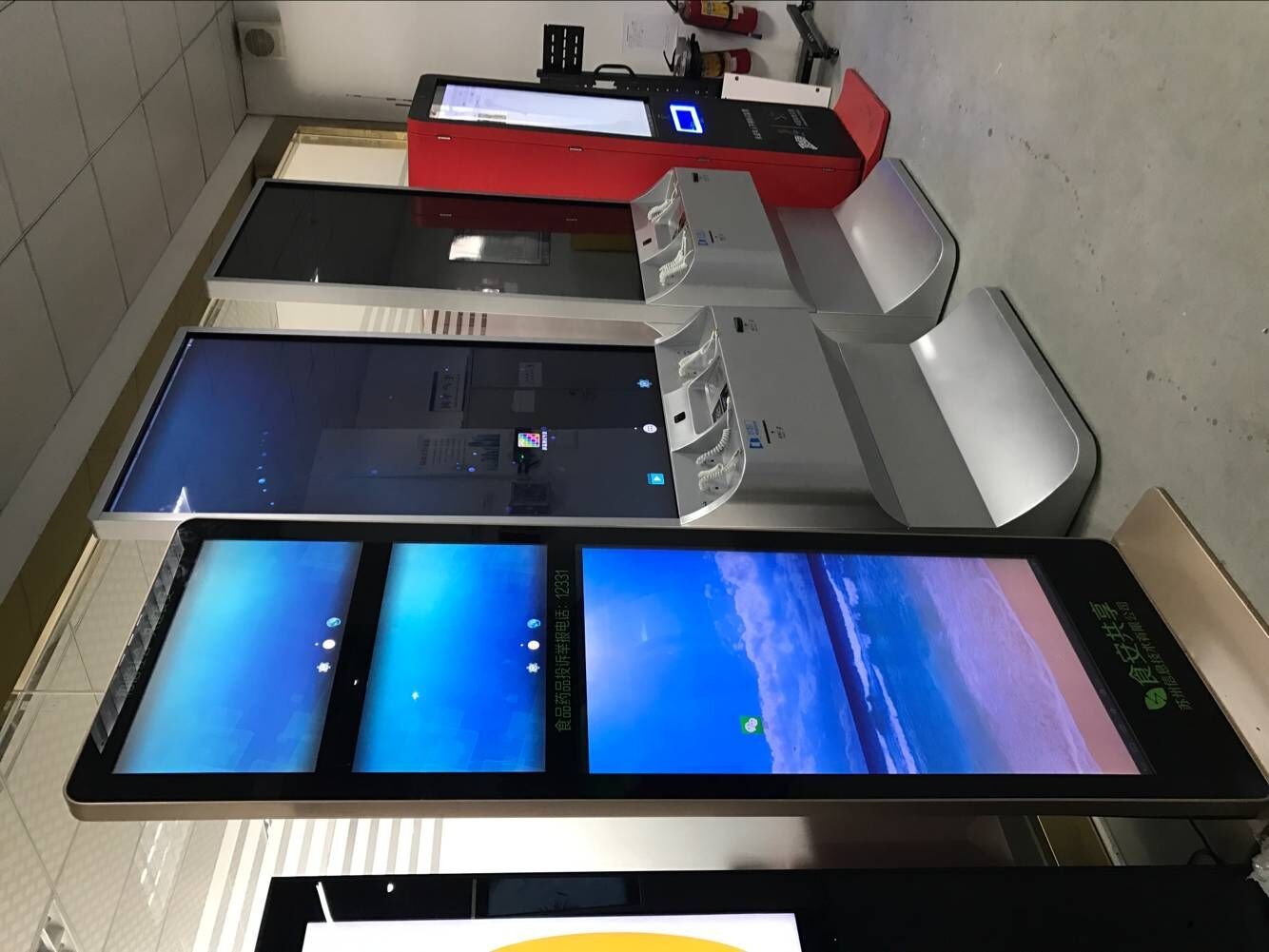 OEM Size LCD Multi Touch Interactive Signage Display 3840x2160 Aluminum Android