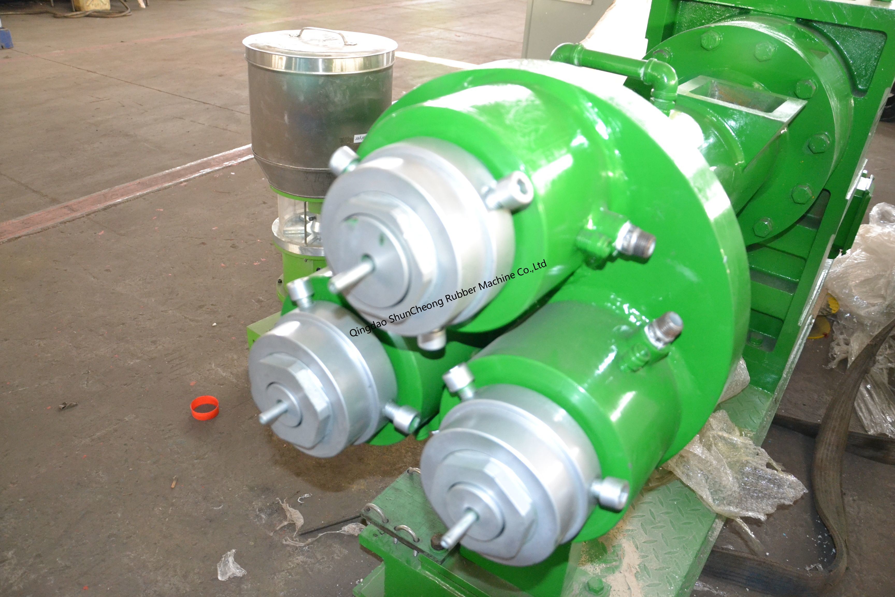 Precise Temperature controlForce Feeding Single Screw Rubber Extruder Machine With Strainer