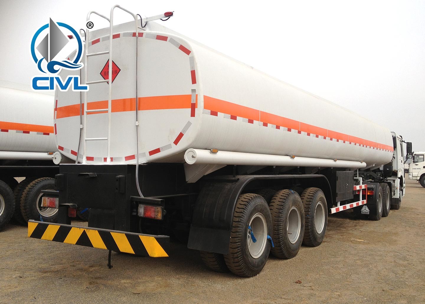 50CBM Oil Tanker Semi Trailer Trucks With Three Axles 5250+1360+1360 Mm Wheel Base