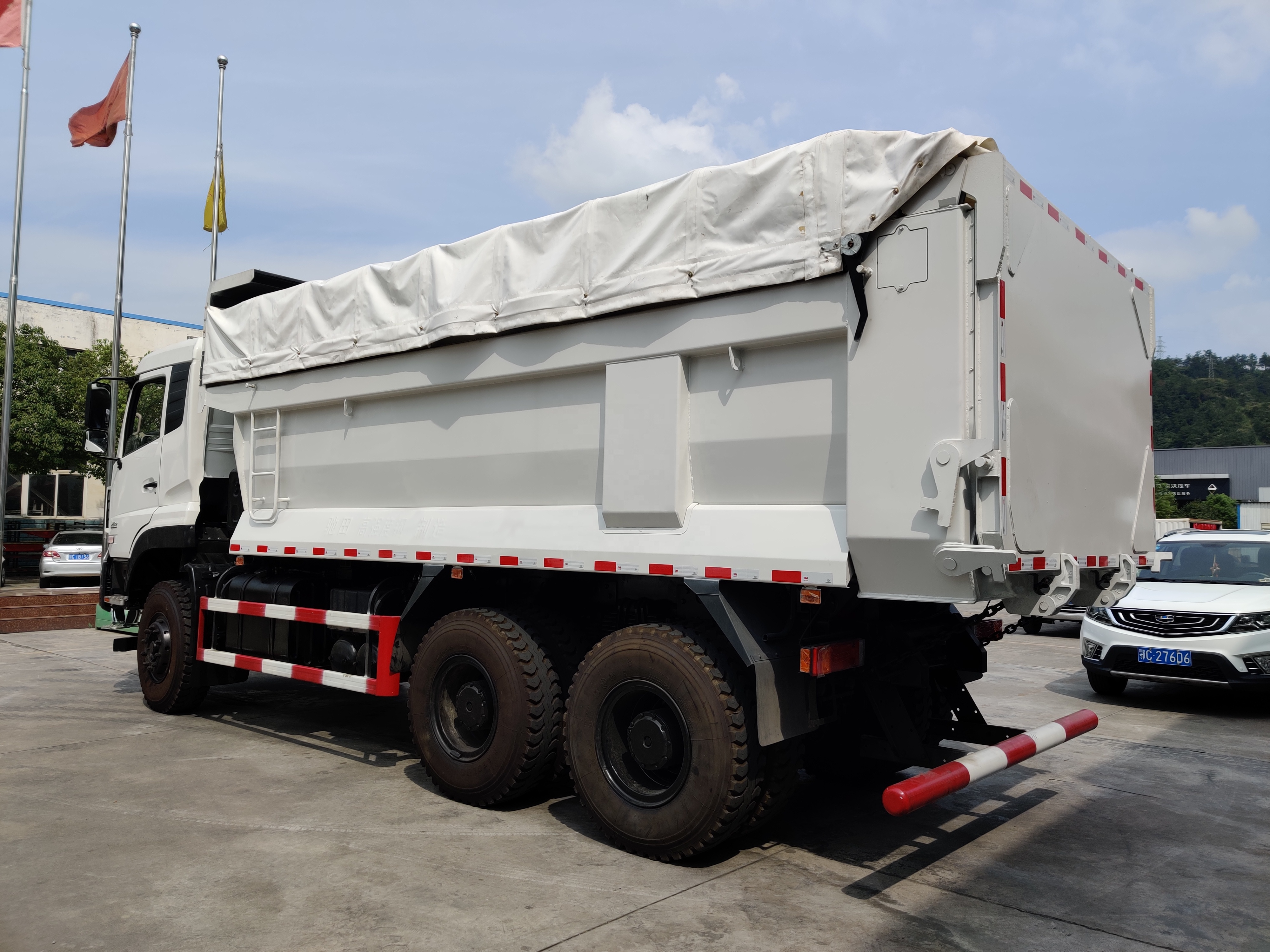 ESC System Equipped 30 Tonner Dump Truck 6*4 for Mining Transportation