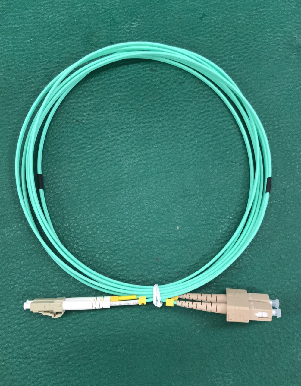 Multimode Aqua Fiber Patch Cable LC LC Duplex Patch Cord OM3-300 2.0mm Diameter