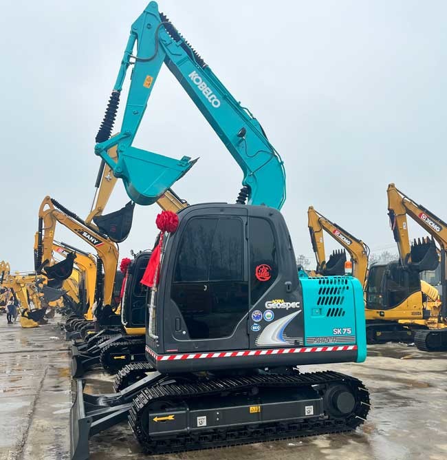 SK75 Crawl Excavator 0.4m3 Bucket Capacity Little Used Excavator Kobelco 0.7tons