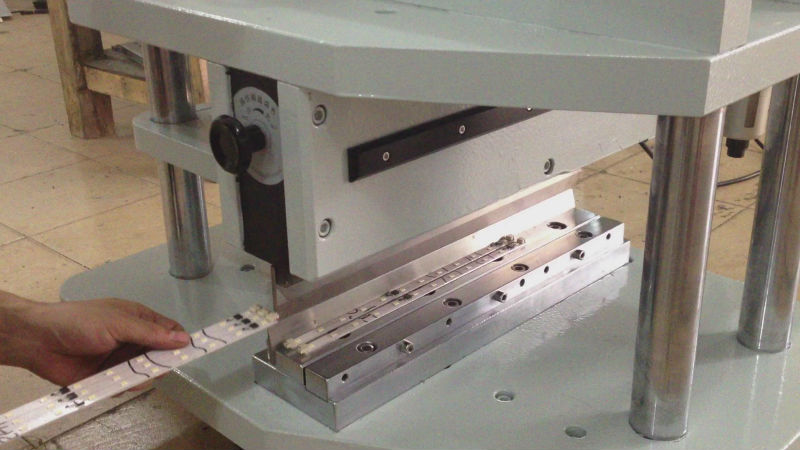 CWVC-450 22 v cut PCB separator,PCB depaneling machine,PCB Depanelizer,PCB cutting machine.jpg