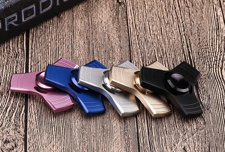 Desk toy spinner aluminium colorful fidget metal tri angle fight edc aluminum spinner with display box 1110