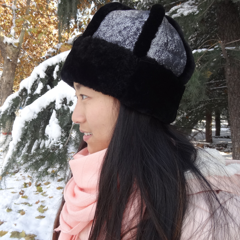 Sheepskin Winter Beanie Hats , Female Fur Headwear Beanie Plain Pattern