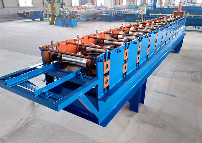 PPGI Steel Roofing Ridge Cap Roll Forming Machine With Hand Touch PLC Program