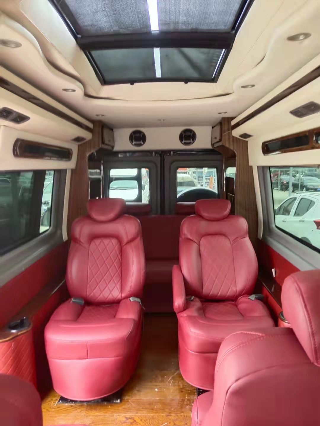 Commercial Minibus 9-Seater Mercedes-Benz Luxury Seats