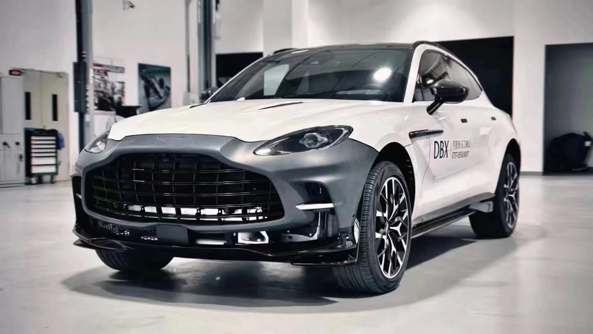 707 DBX Aston Martin Dbx Body Kit Carbon Fiber Rear Bumper With Diffuser