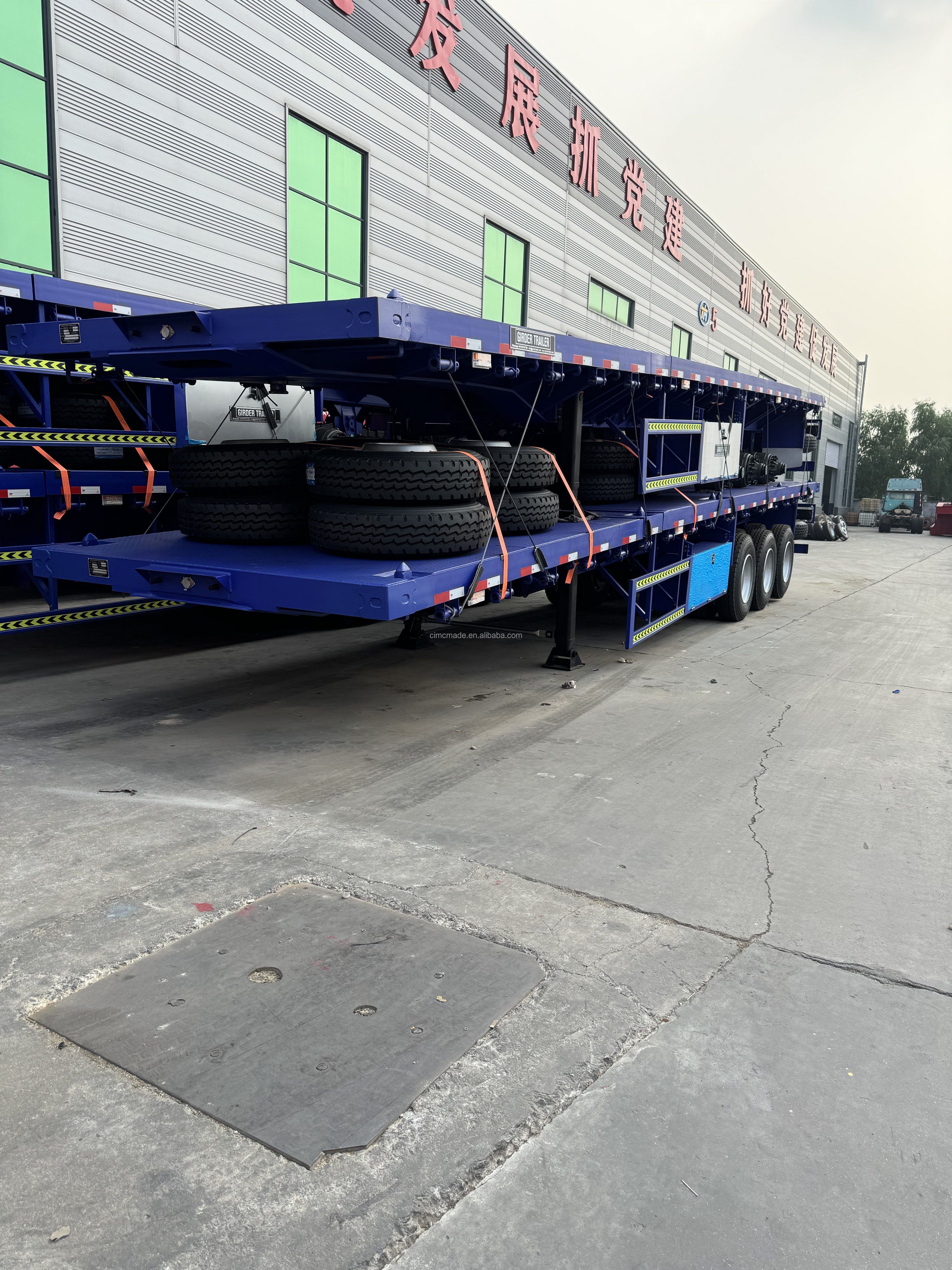 CIMC Hot Sale 3 Axle made by high quality iron 40ft Container Chassis Car Trailers Flat Bed Container Flatbed Semi Trailer