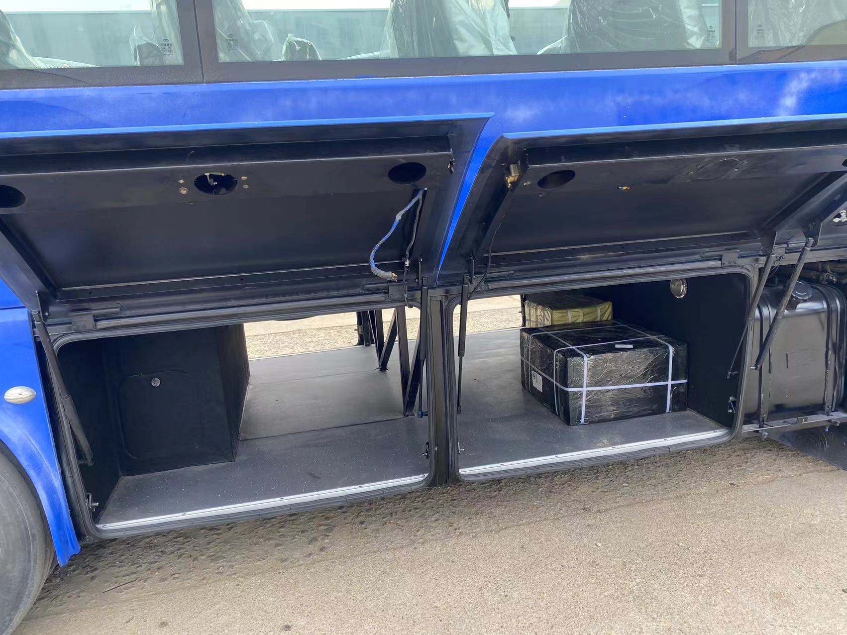 35 Seater Coach Bus Tour Used Buses and Coaches to Meet Customer's Requirements