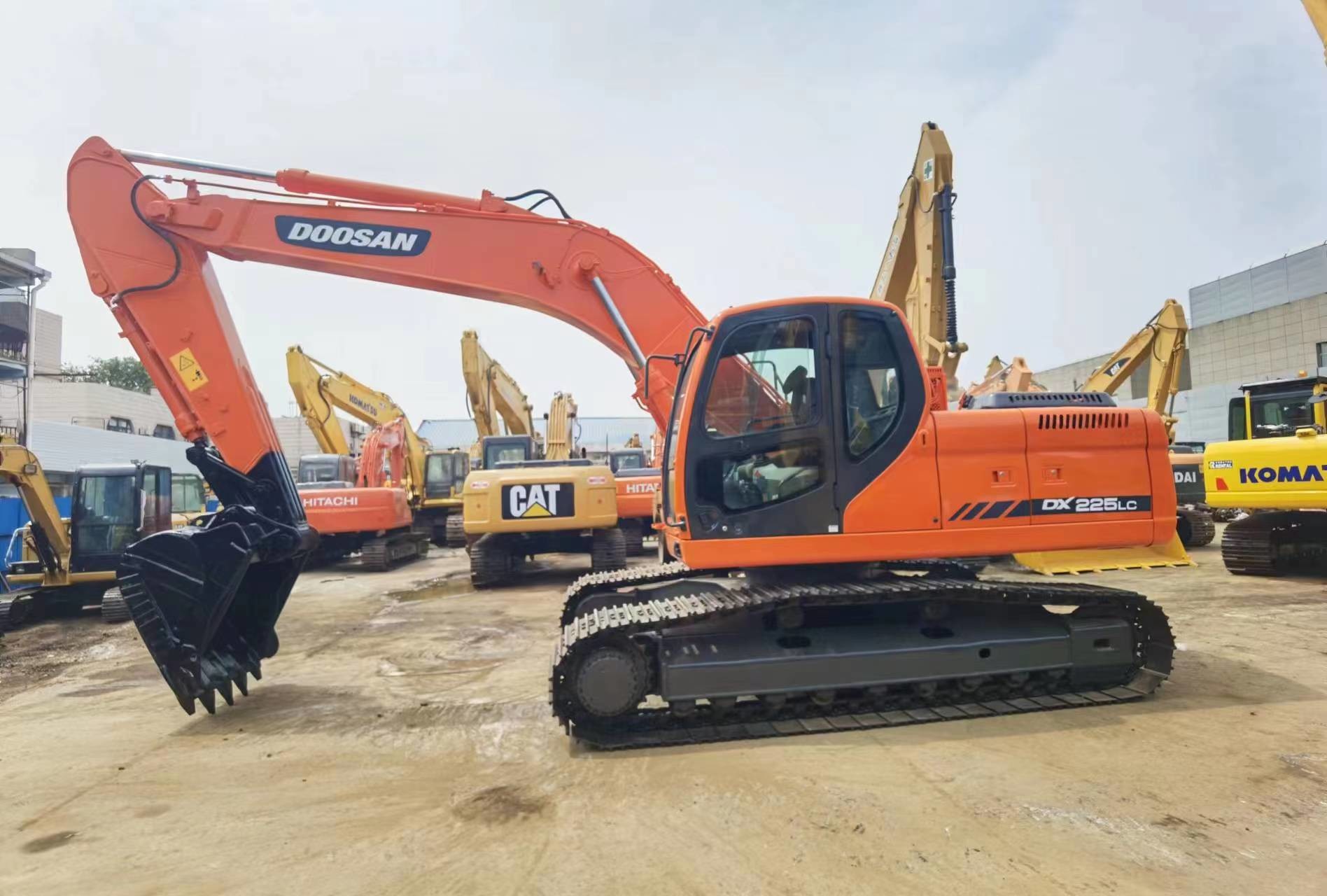 10t To 30 Tons Doosan Used Crawler Excavator With 1.0 - 1.5m3 Bucket Capacity
