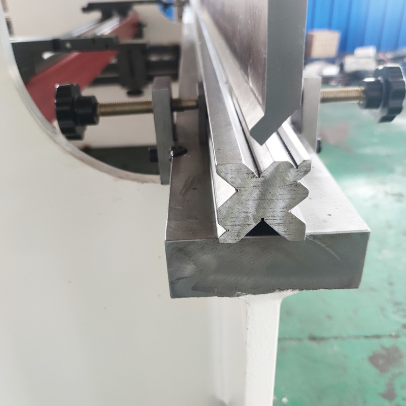 Automatic Hydraulic Press Brake Machine E21 40T 2500MM For Stainless Steel
