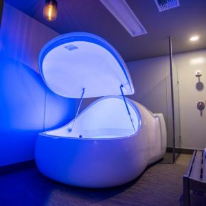 Buy cheap healthy physical therapy relax your body floating spa bath pod samadhi tank floating pods product