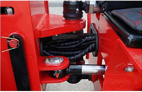 Engine  Adopting Kubota motors, with low noise, low vibra­tion and environmentally friendly design