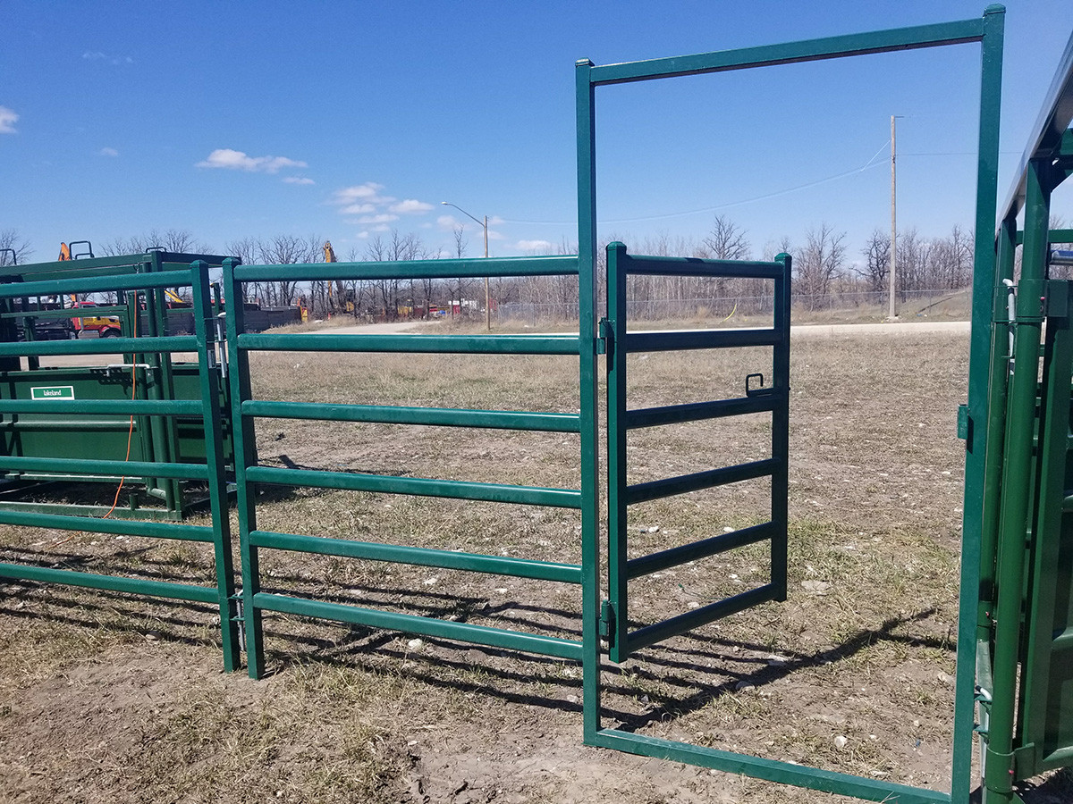 Galvanized Steel Metal Farm Gate Powder Coated Livestock Horse Corral Fencing