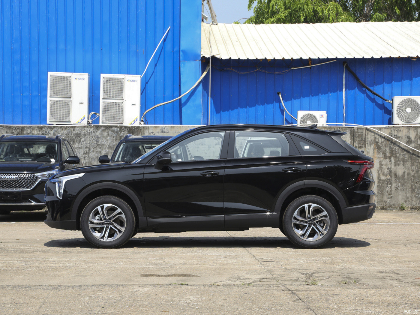 Custom Petrol Hybrid SUV Cars Automatic With 6.7L/100km Fuel Economy