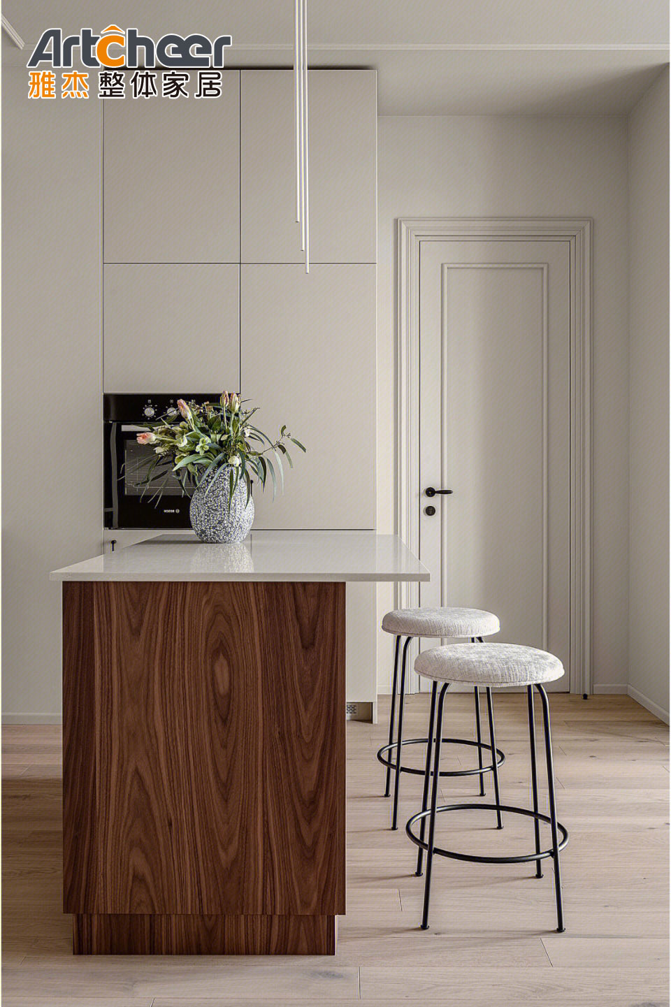 Customized Color Particle Board Kitchen Cabinets With Lacquer Paint Finish For Restaurant Industrial Style