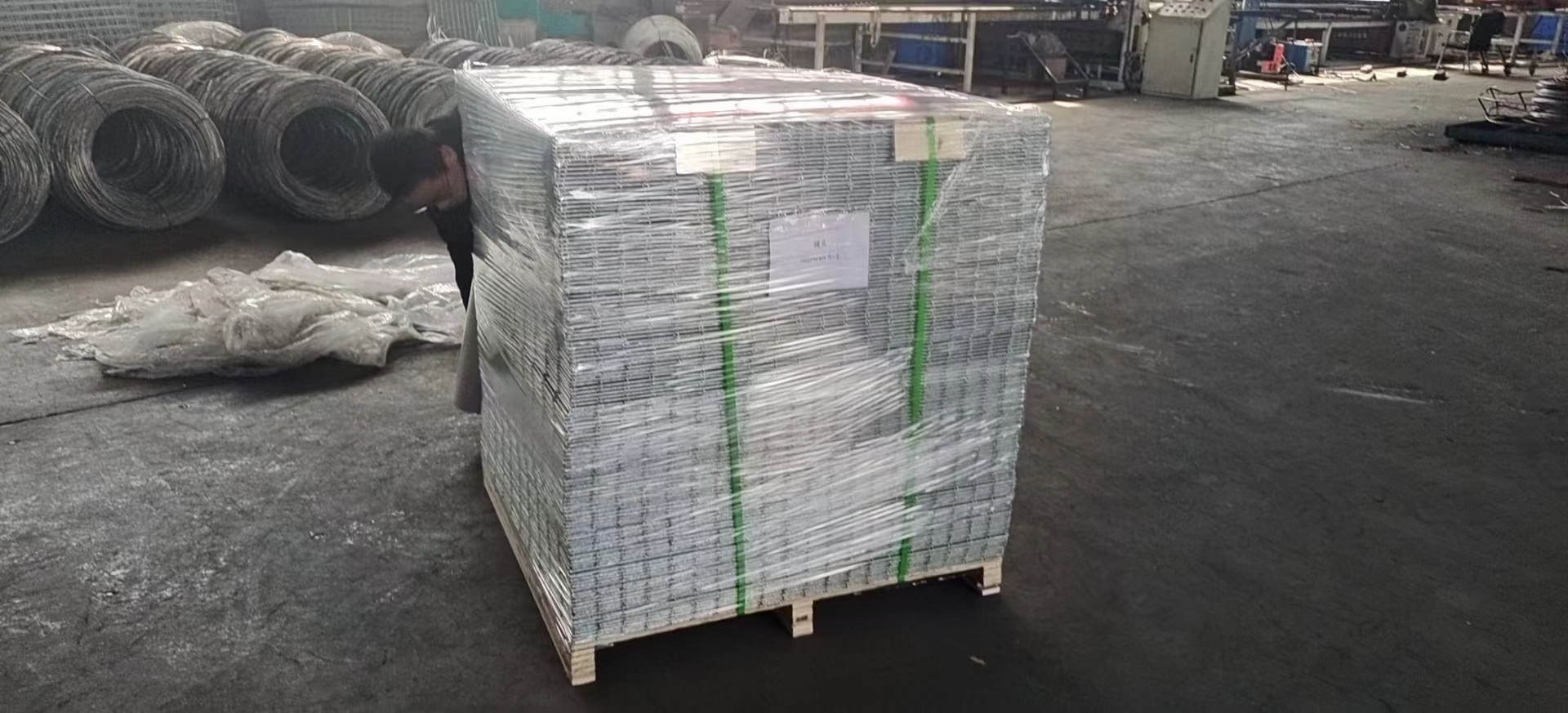 Welded Gabion Wire Mesh Stone Cage Retaining Wall with Customizable Welding Pattern