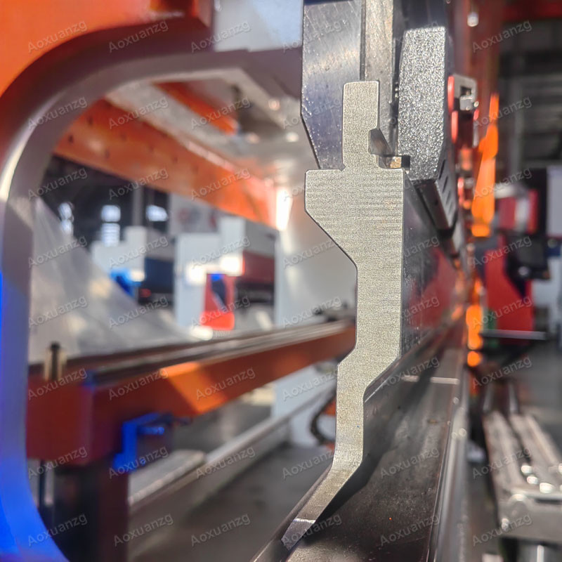 HK58T Controller Hydraulic CNC Press Brake For Metal Sheet Carbon Steel Press Folding Bender
