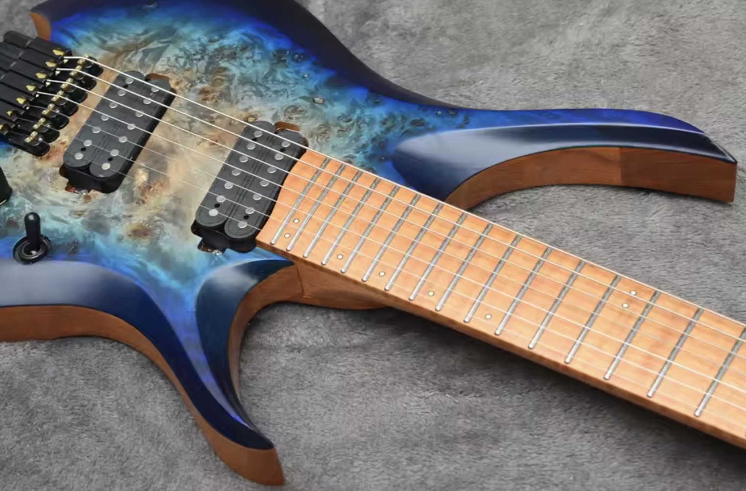 2025 Fanned Frets 7 Strings Headless Electric Guitar