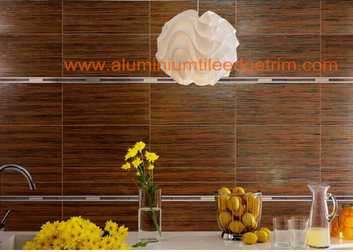 Mosaic tile border with aluminium alloy frame