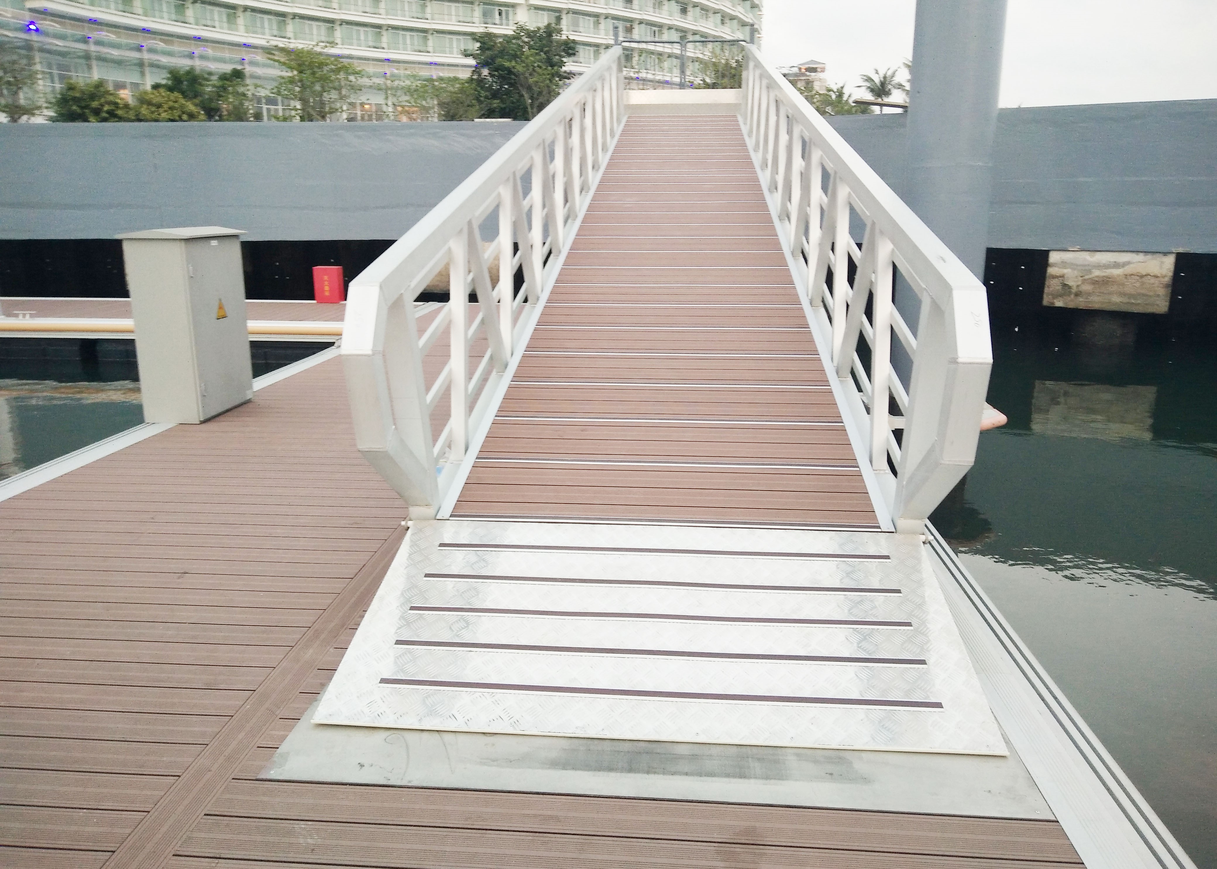 Marina Grade Aluminum Alloy Gangway Ramps With 300kgs/Sqm Loading Capacity For Marina Dock