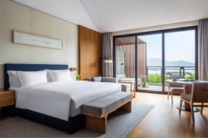Buy cheap Modern Wooden Resort Five Star Hotel Furniture product
