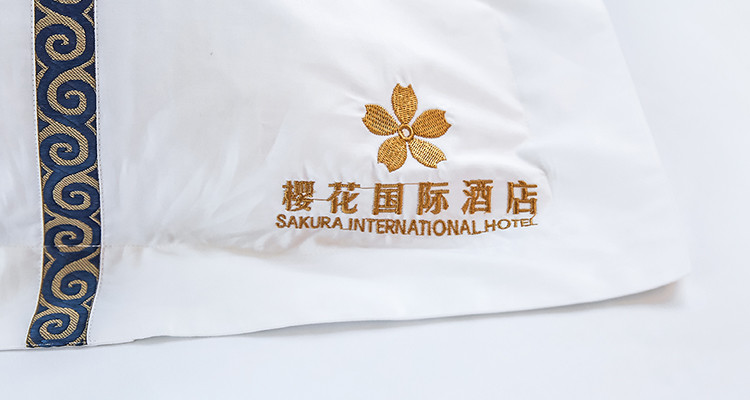 White Custom Hotel Bedding Sets Embroidered Logo Bed Linen Durable For Adult
