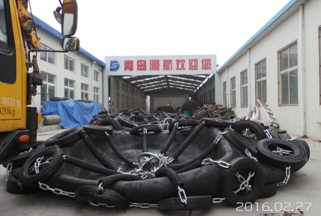 Natural Rubber Air Filled Pneumatic Rubber Fenders With 6-10 Years Lifespan