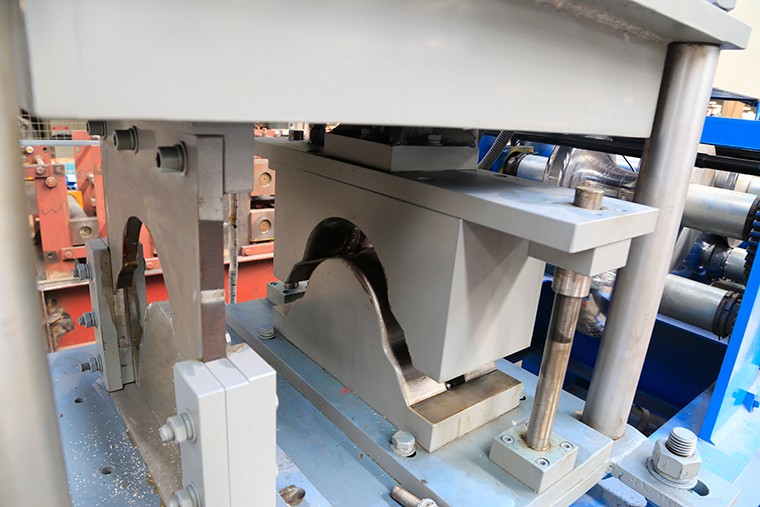 0.3-0.8mm Thickness Ridge Cap Roll Forming Machine High Working Efficiency