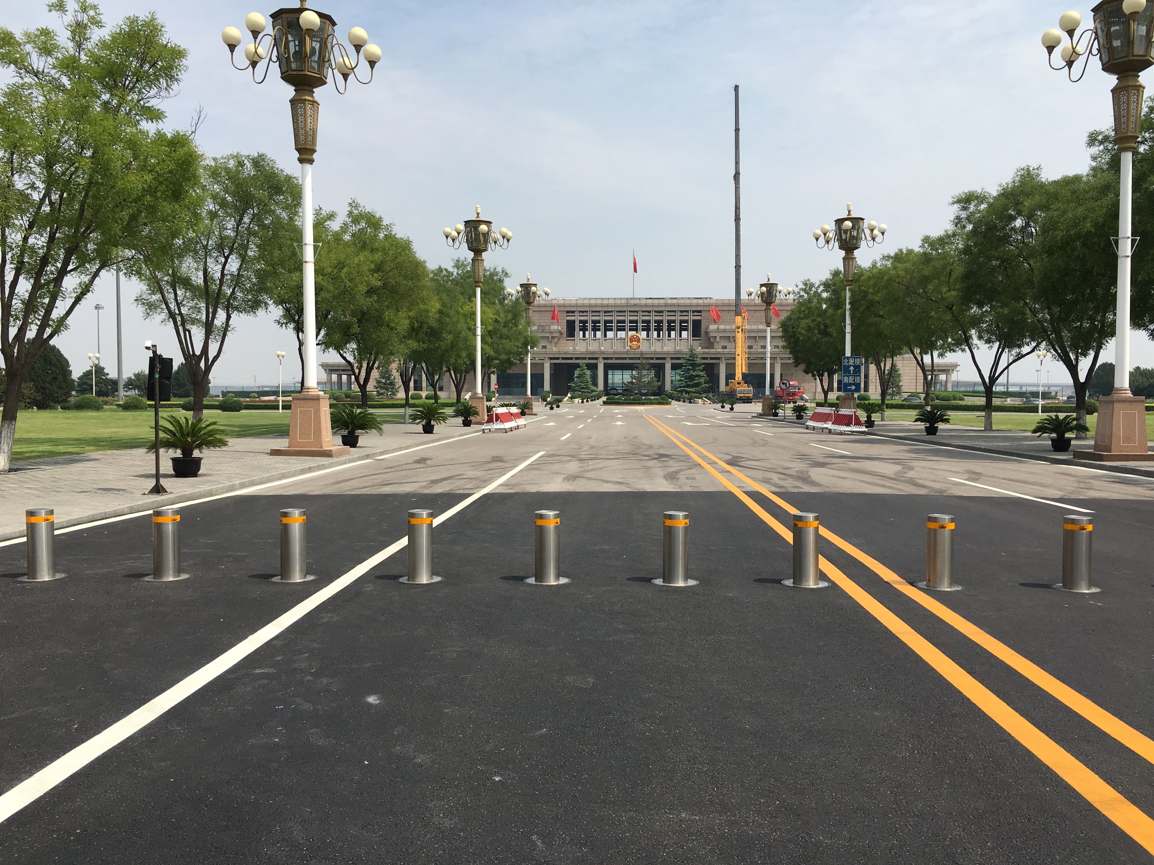hydraulic automatic bollards
