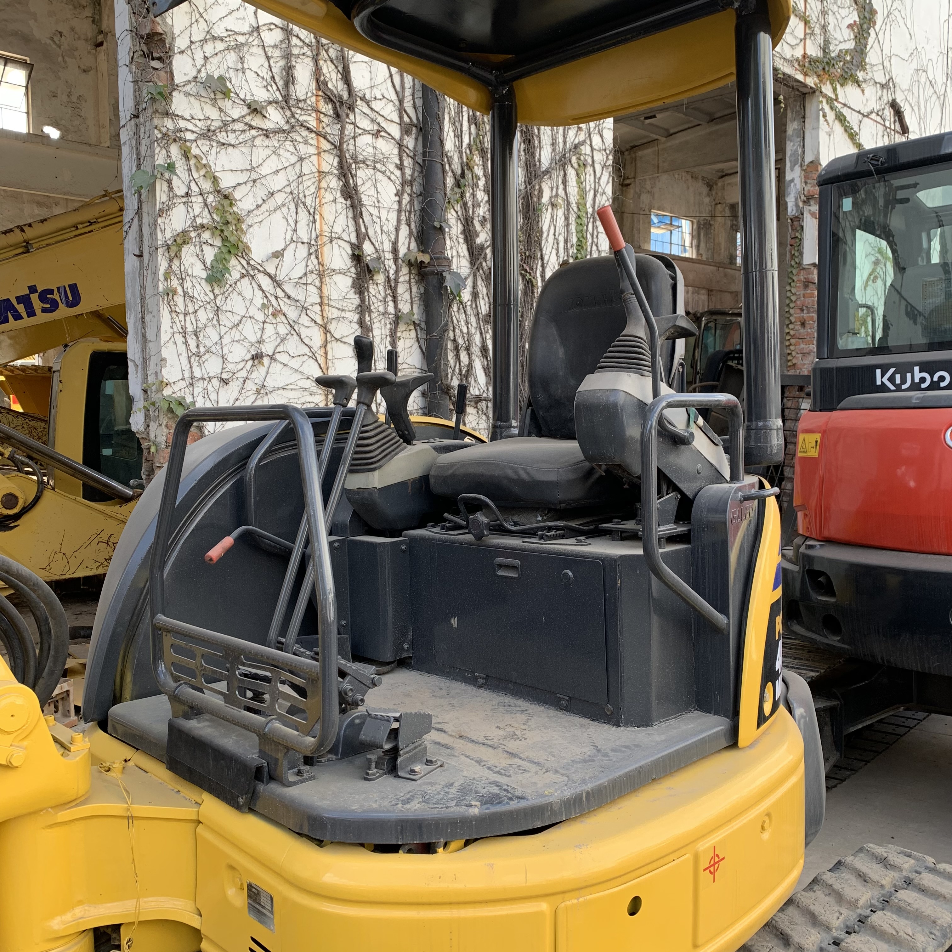 26.1KW 0.14m3 Used Komatsu PC40 Mini Excavator In Japan