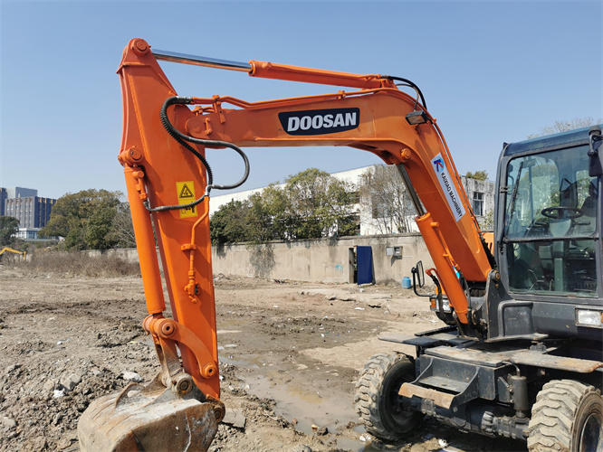 Original Hydraulic Valve Second Hand Excavator Doosan Engine Bucket Wheel Excavator 60W