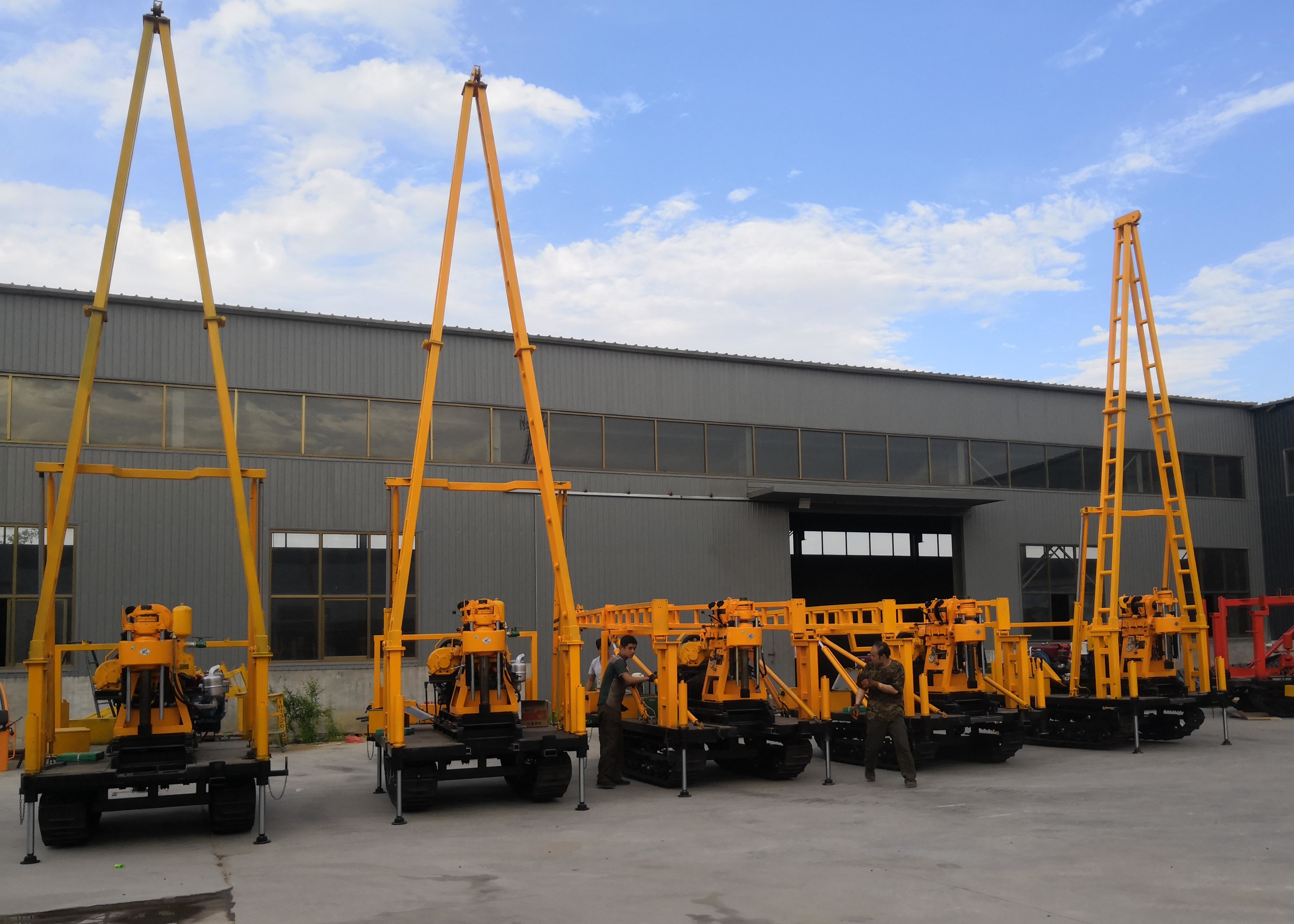 OEM Rubber Wheels Folding Tower Crawler Track Undercarriage With Diesel Engine