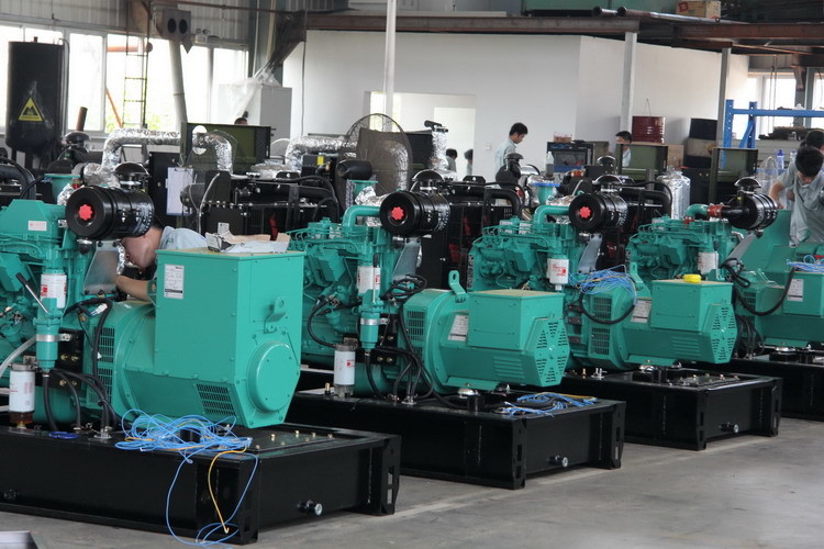 Heavy Duty Portable 500KVA 400KW Diesel Generator With Cummins Power Generator