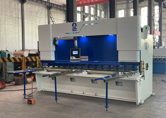 DELEM DAC360T Controller Hydraulic Guillotine Shearing Machine For Precise 8mm Cutting