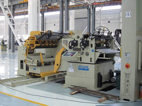 Vertical Material Rack Straightening Machine , Coil Feeder Metal Material