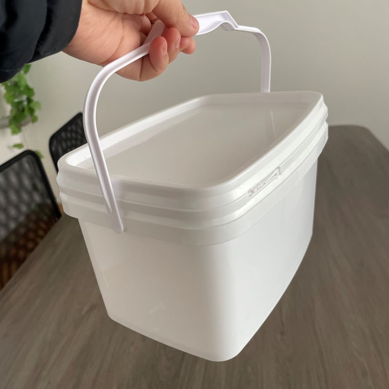 Customize Square Plastic Container for Chemical Storage and Transportation