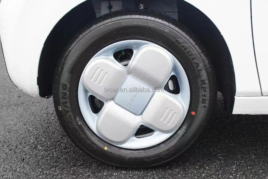 Rear Camera Equipped Geely Panda Mini Energy Vehicle with 200km Range and 3 Cylinders