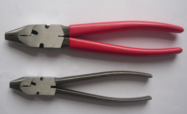 Multifunction fencing plier with cutter with red or black hand color QL1204